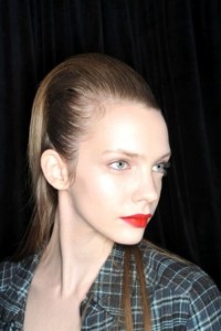 trend-make-up-kozmetika-2011-2 trend make up kozmetika 2011 2 200x300 Trend kozmetike 2011 usne vampirice