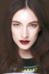 trend make up kozmetika 2011 200x300 Trend kozmetike 2011   usne vampirice